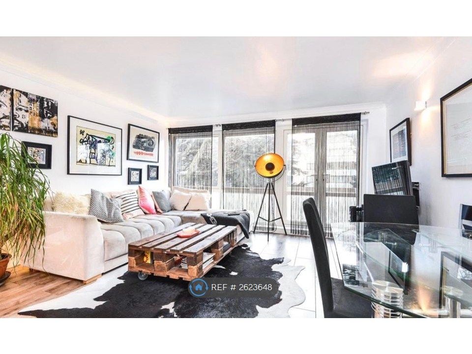 Property photo 1 of 10 Lounge