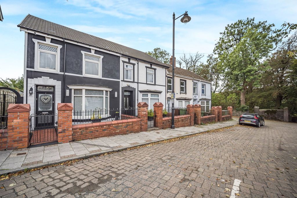Property photo 2 of 50
