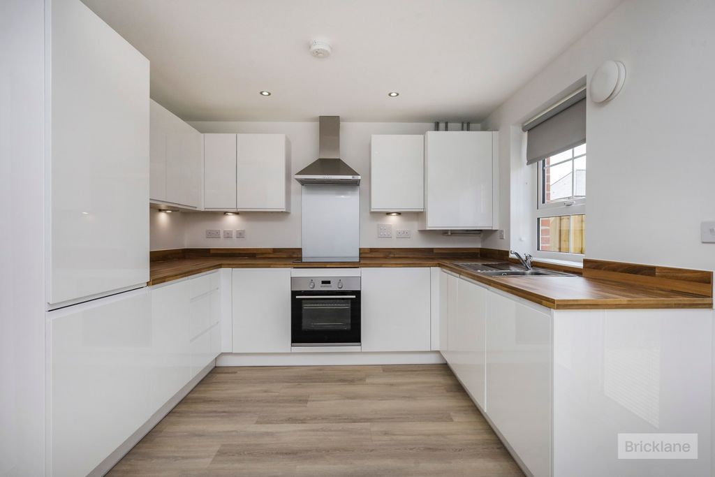 Property photo 2 of 14 Kitchen