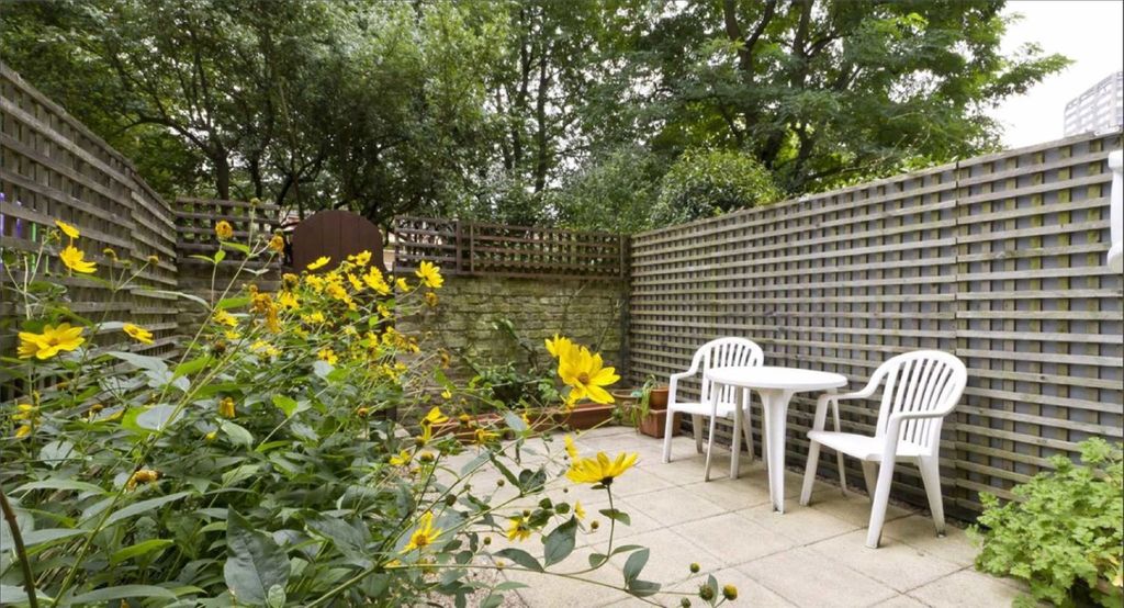 Property photo 1 of 8