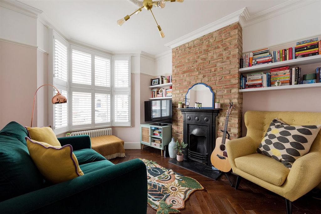 Property photo 2 of 38 Lancaster Road, E17