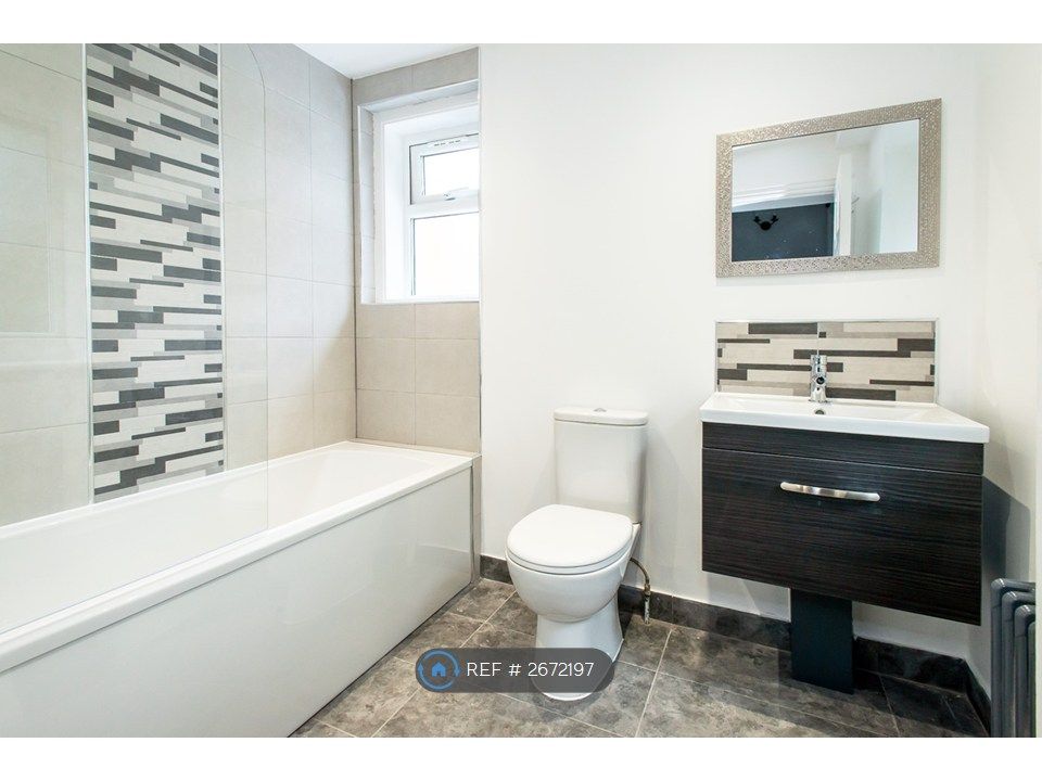 Property photo 2 of 11 Main Bathroom
