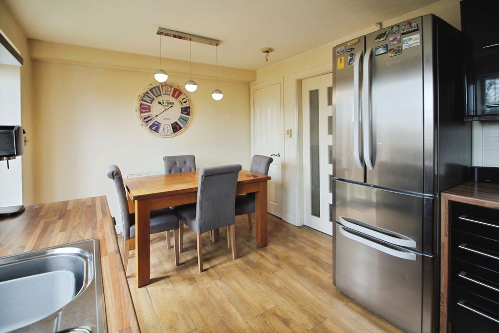 Property photo 3 of 21 Kitchen