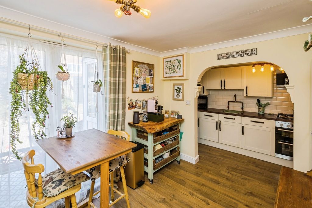 Property photo 2 of 16 Dining Room