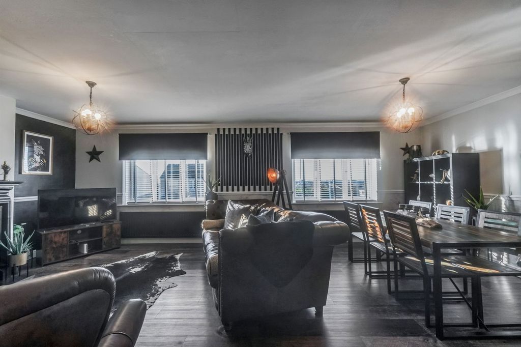 Property photo 3 of 27