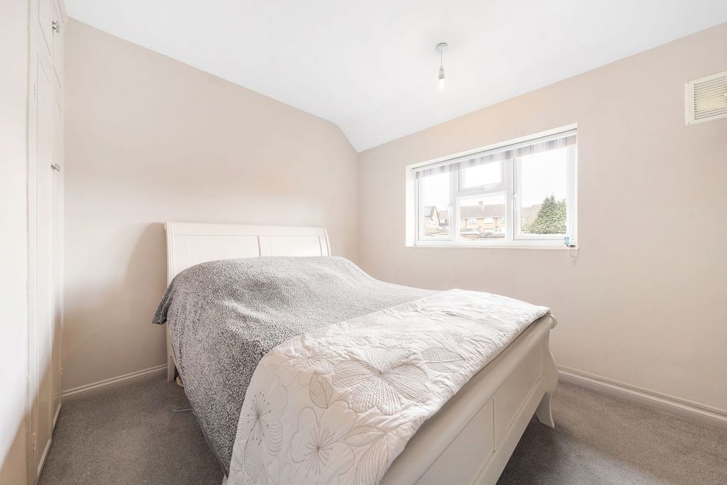 Property photo 3 of 11 Bedroom 1