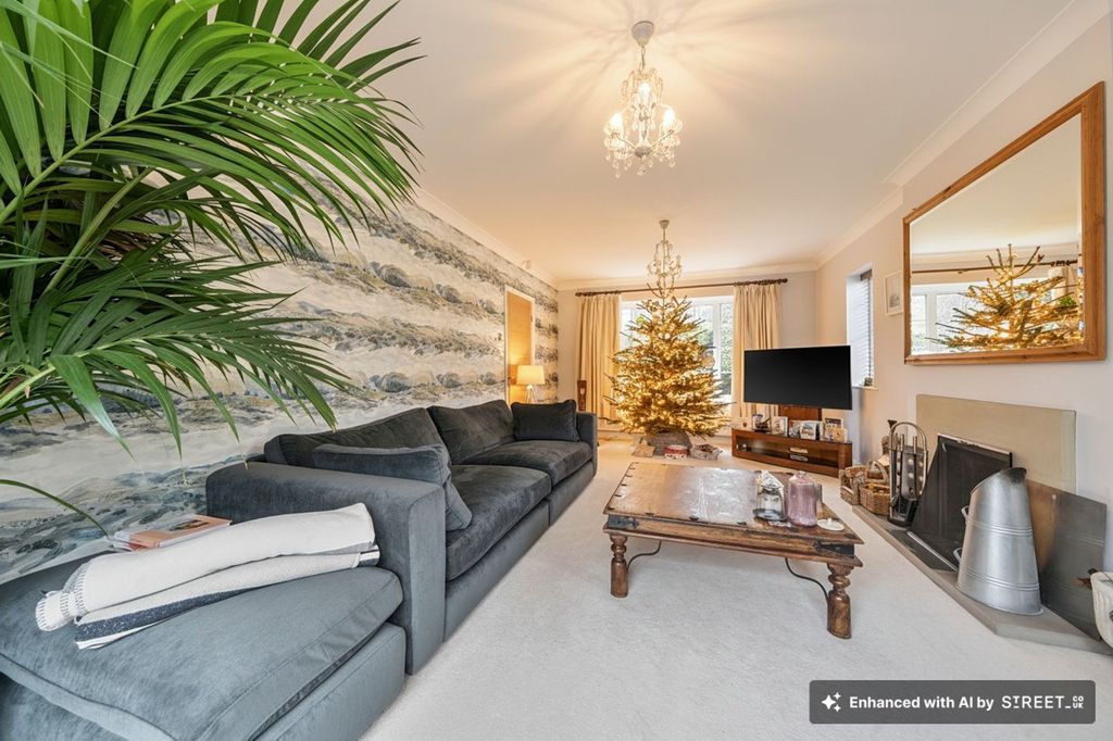 Property photo 2 of 25