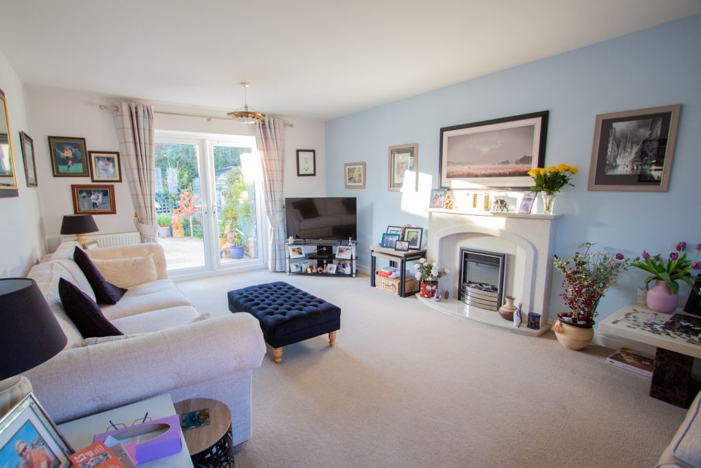 Property photo 2 of 18 Living Room