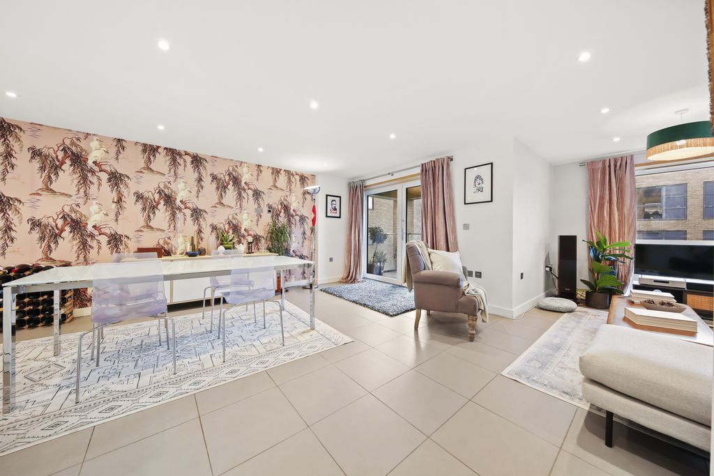 Property photo 3 of 20 Gallery