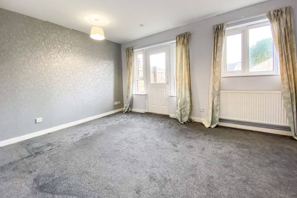 Property photo 2 of 13 5 Edmondsen Place, Fleetwood, Lancashire, Fy7 7Gd
