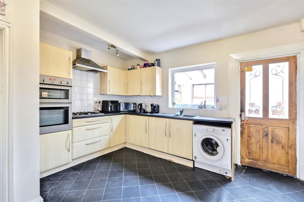 Property photo 2 of 15 Breakfast Kitchen