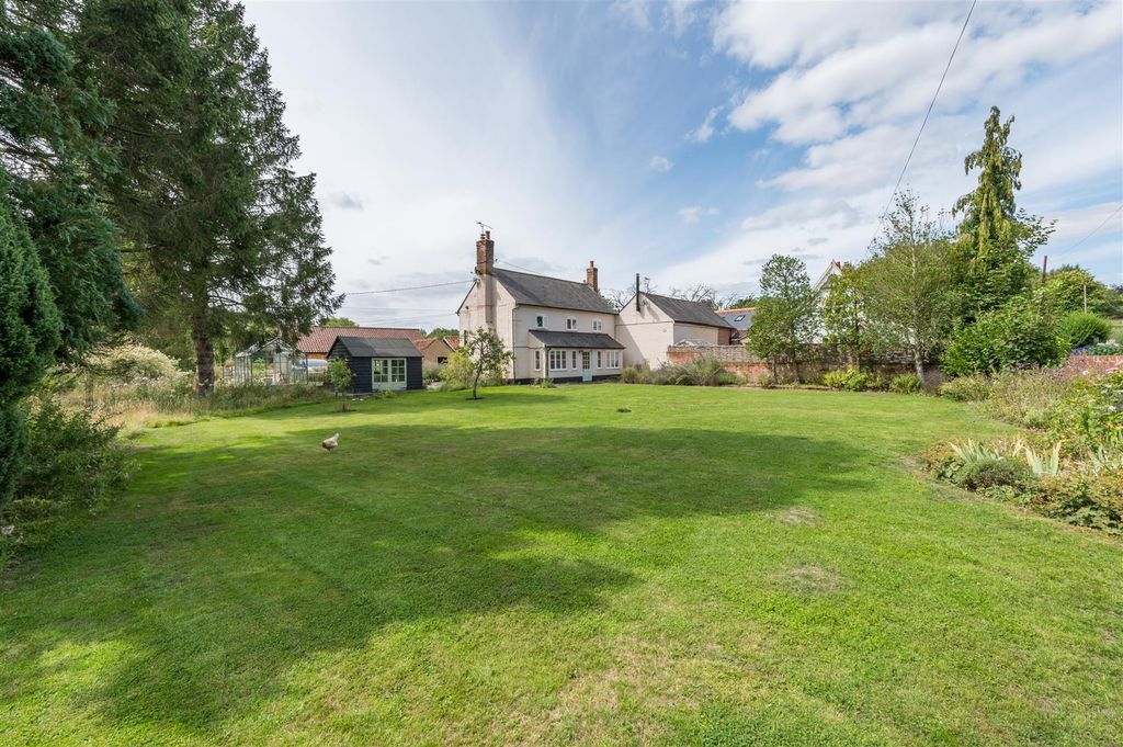 Property photo 2 of 19