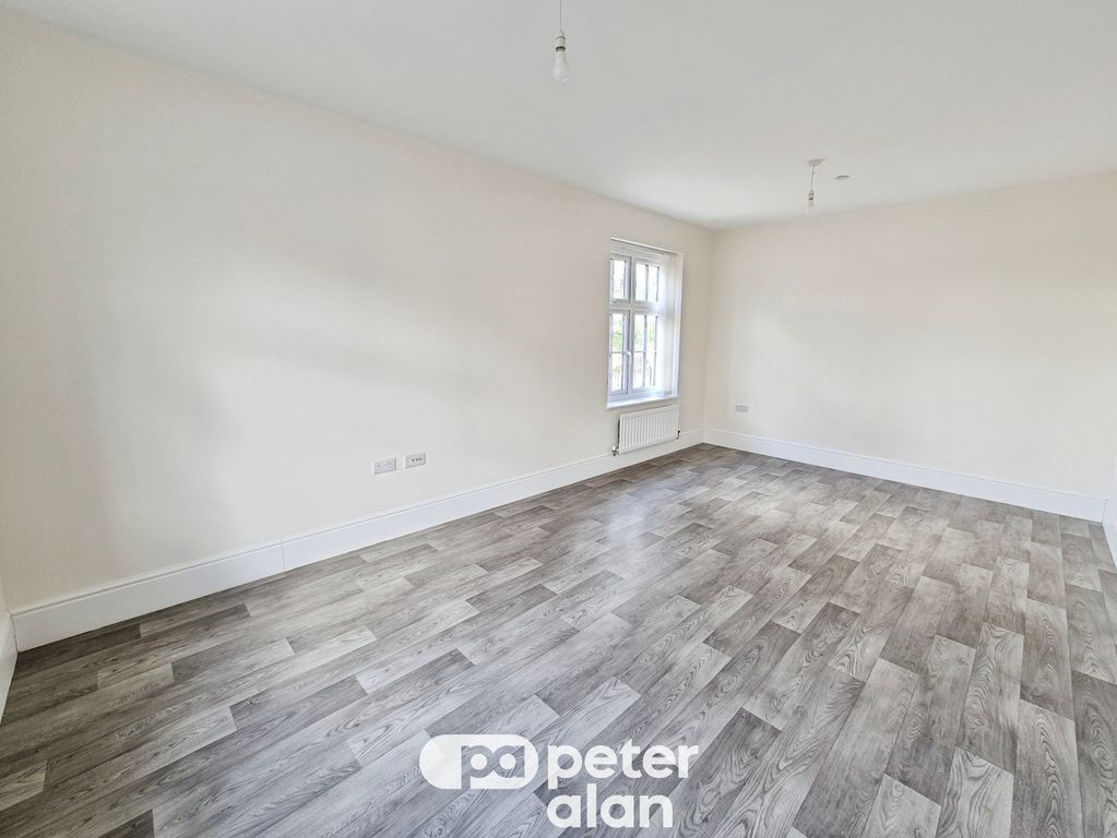 Property photo 2 of 18 Image