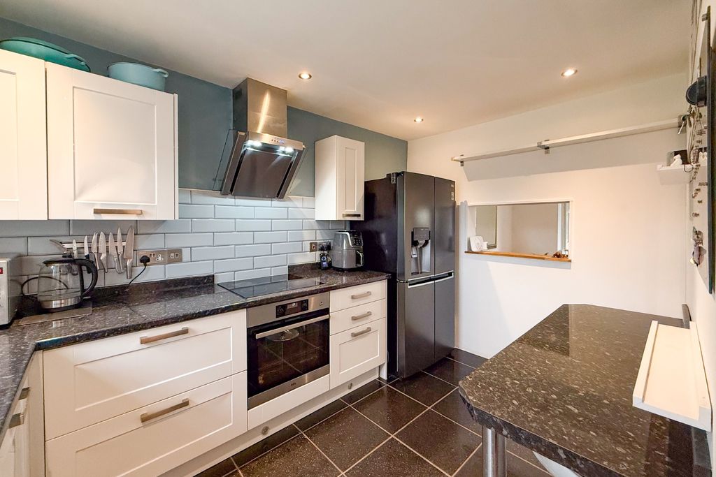 Property photo 2 of 16 4902785