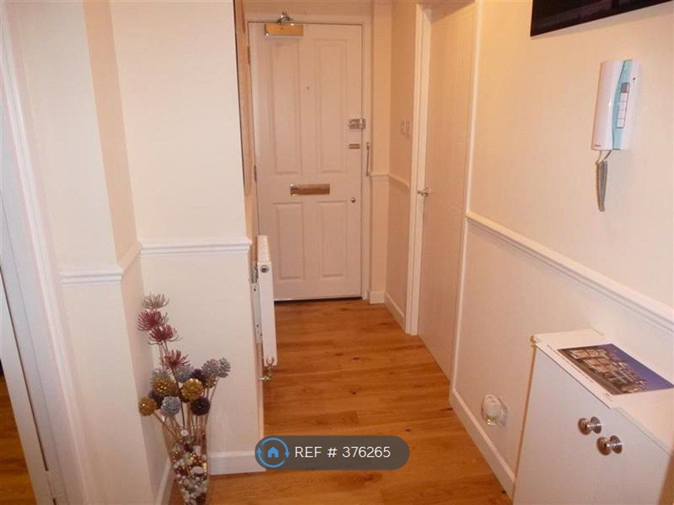 Property photo 2 of 13 Entrance Hall