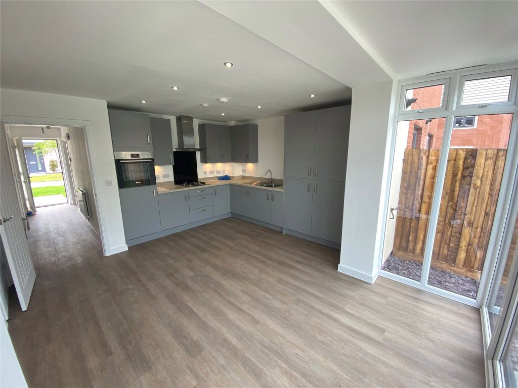 Property photo 3 of 11 Kitchen