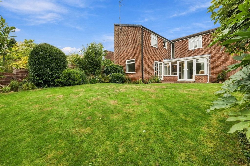 Property photo 2 of 27