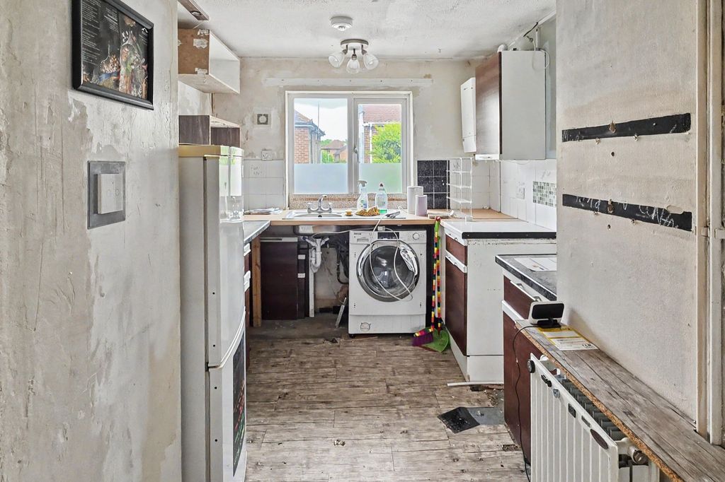 Property photo 2 of 14 5 Wheelwrights Place, High Street, Colnbrook Sl3 0Jx