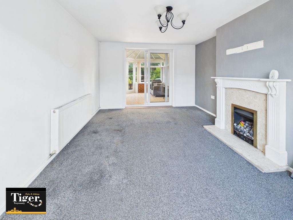 Property photo 2 of 11 Cam01931G0-Pr0404-Still001