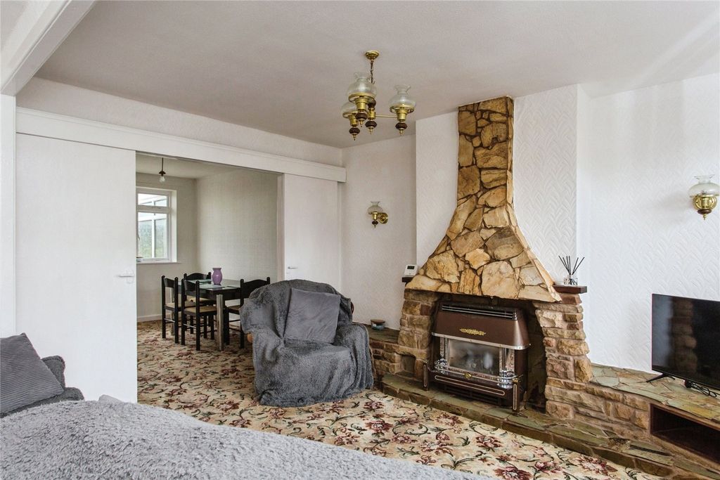 Property photo 2 of 18 Lounge