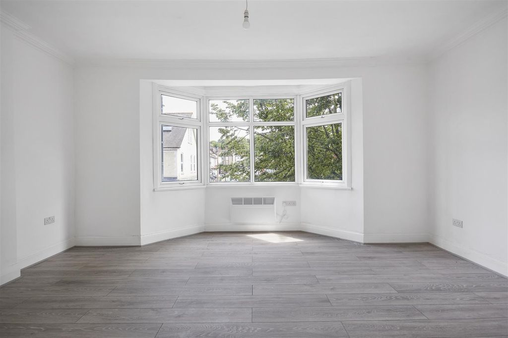 Property photo 2 of 6 124A Brighton Road 321227 06.Jpg