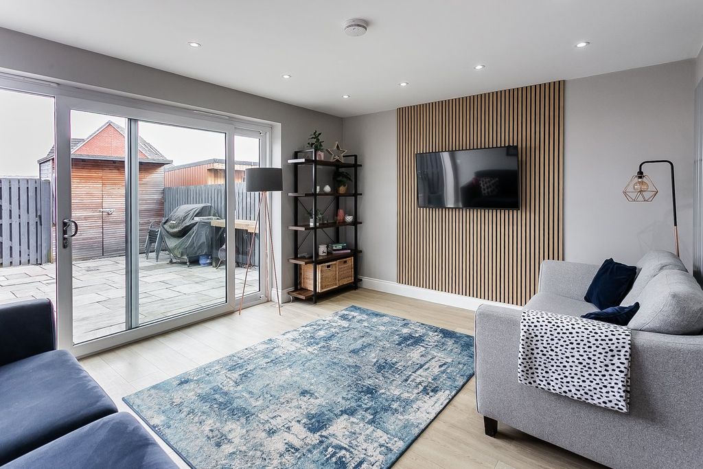 Property photo 2 of 40