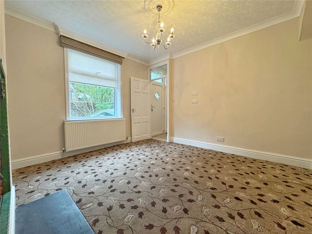 Property photo 3 of 11 Lounge