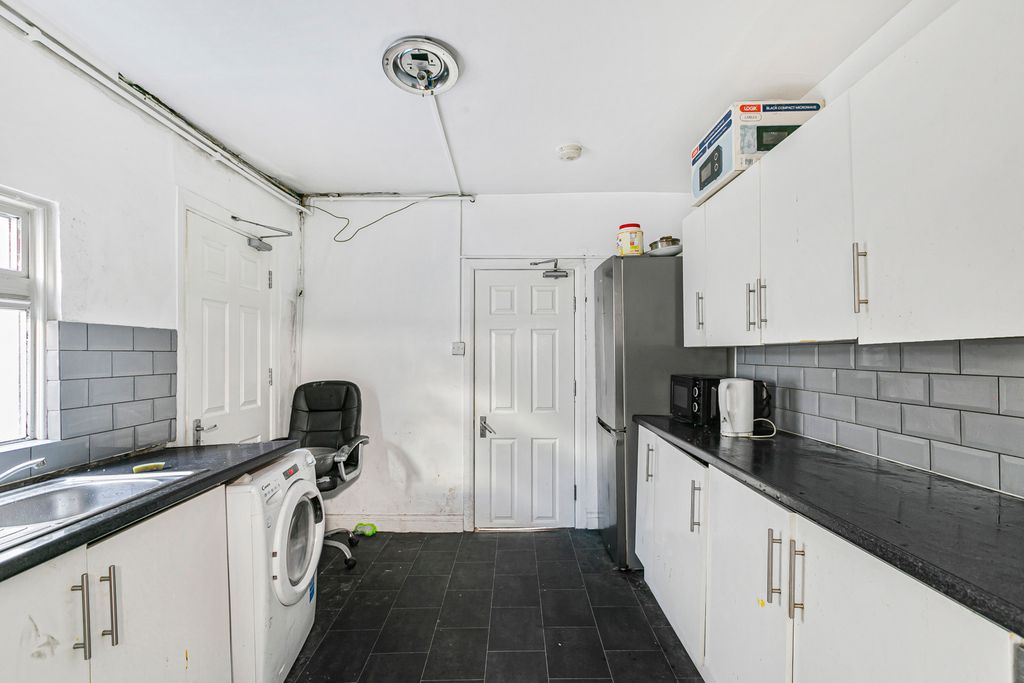 Property photo 2 of 12 Kitchen
