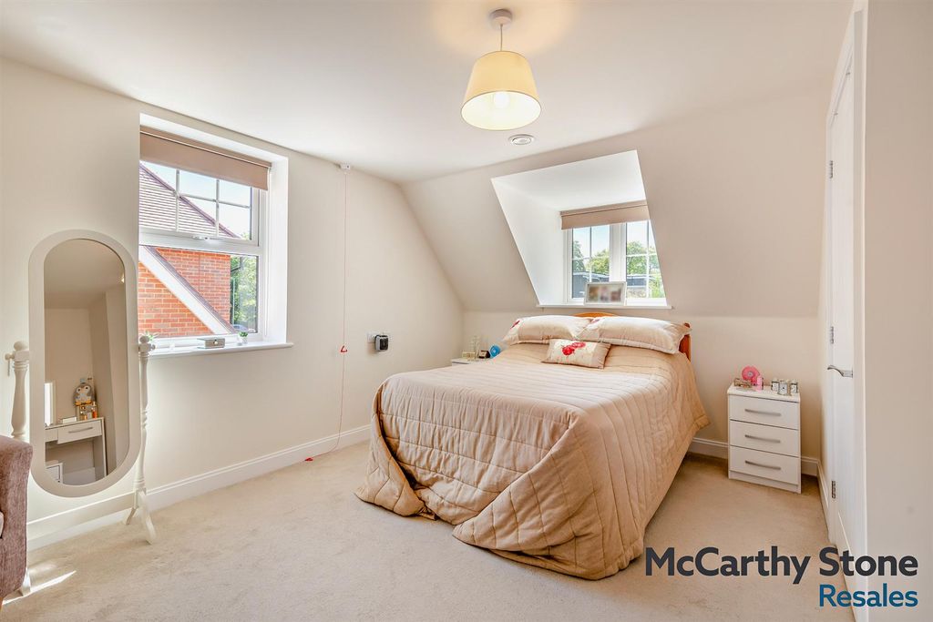 Property photo 3 of 27 8689946-Interior01-800.Jpg