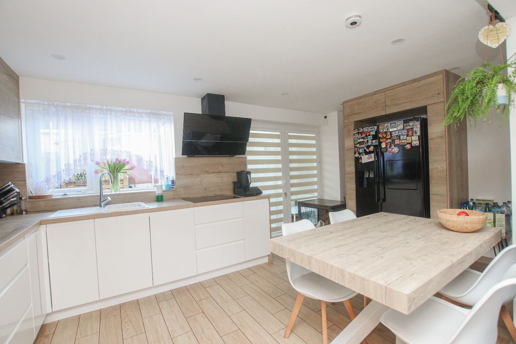 Property photo 3 of 14 4822912