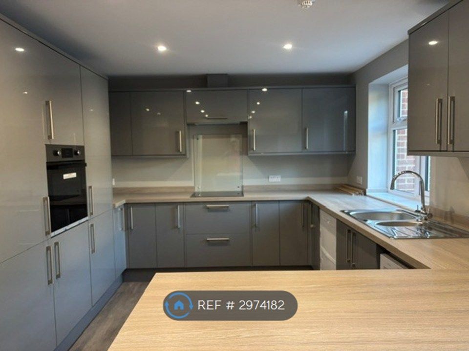 Property photo 1 of 5 Shared Kitchen