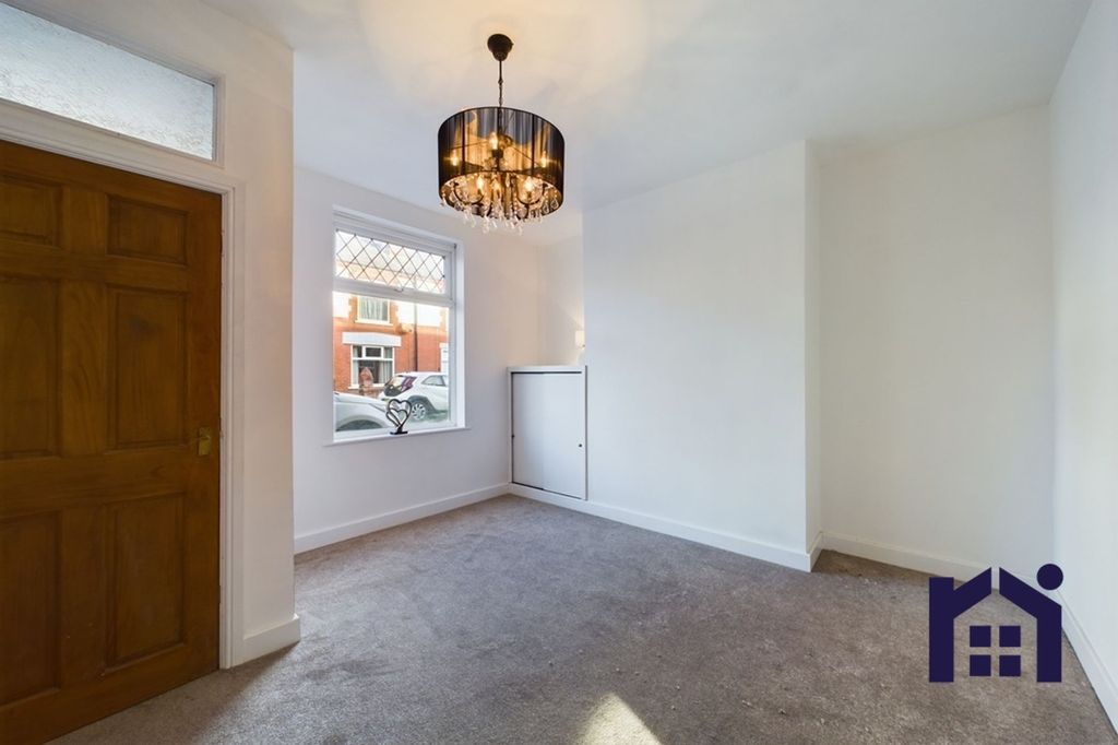 Property photo 2 of 14 Lounge