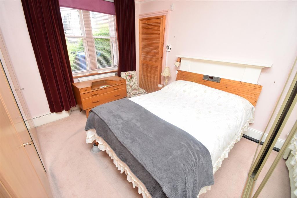 Property photo 3 of 14 Bedroom.Jpg