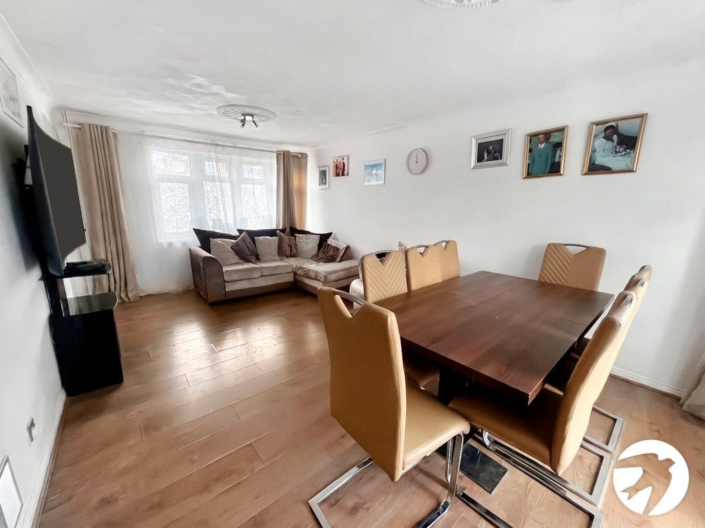 Property photo 3 of 10 Picture No. 04