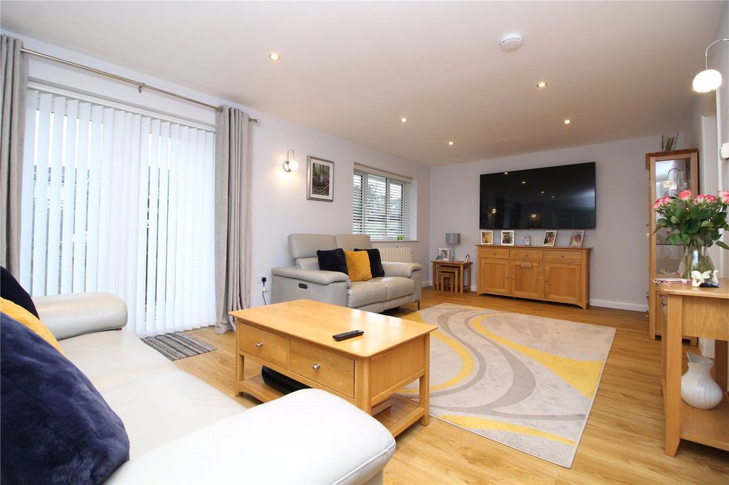 Property photo 3 of 11 Picture No. 12