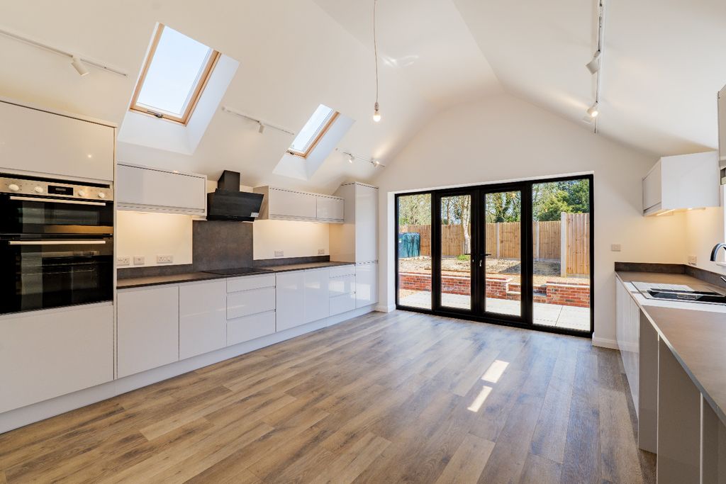 Property photo 3 of 26 5069525