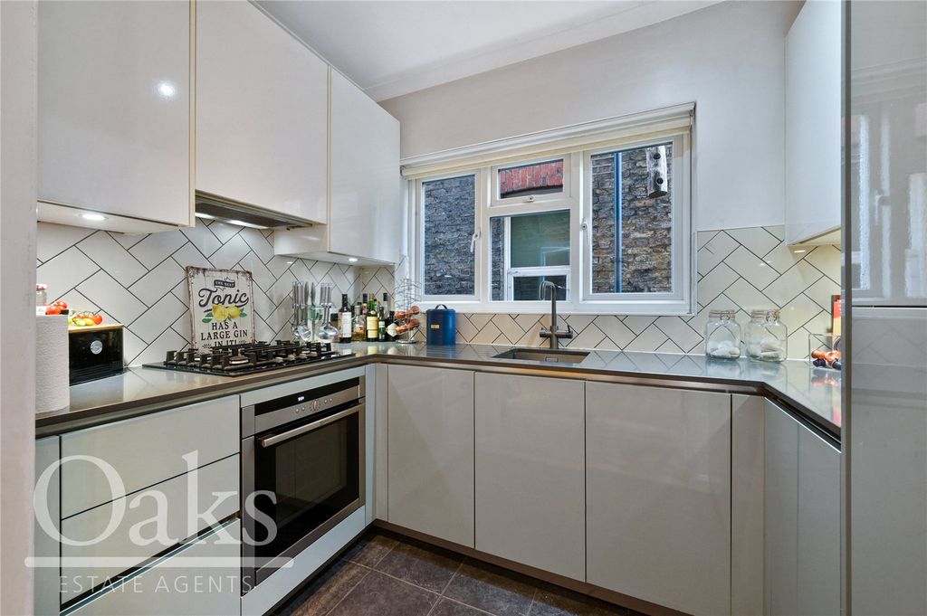 Property photo 3 of 8 Picture No. 15