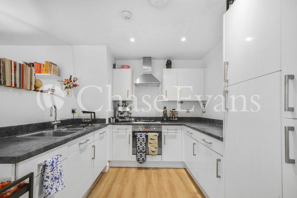 Property photo 2 of 25 Kitchen