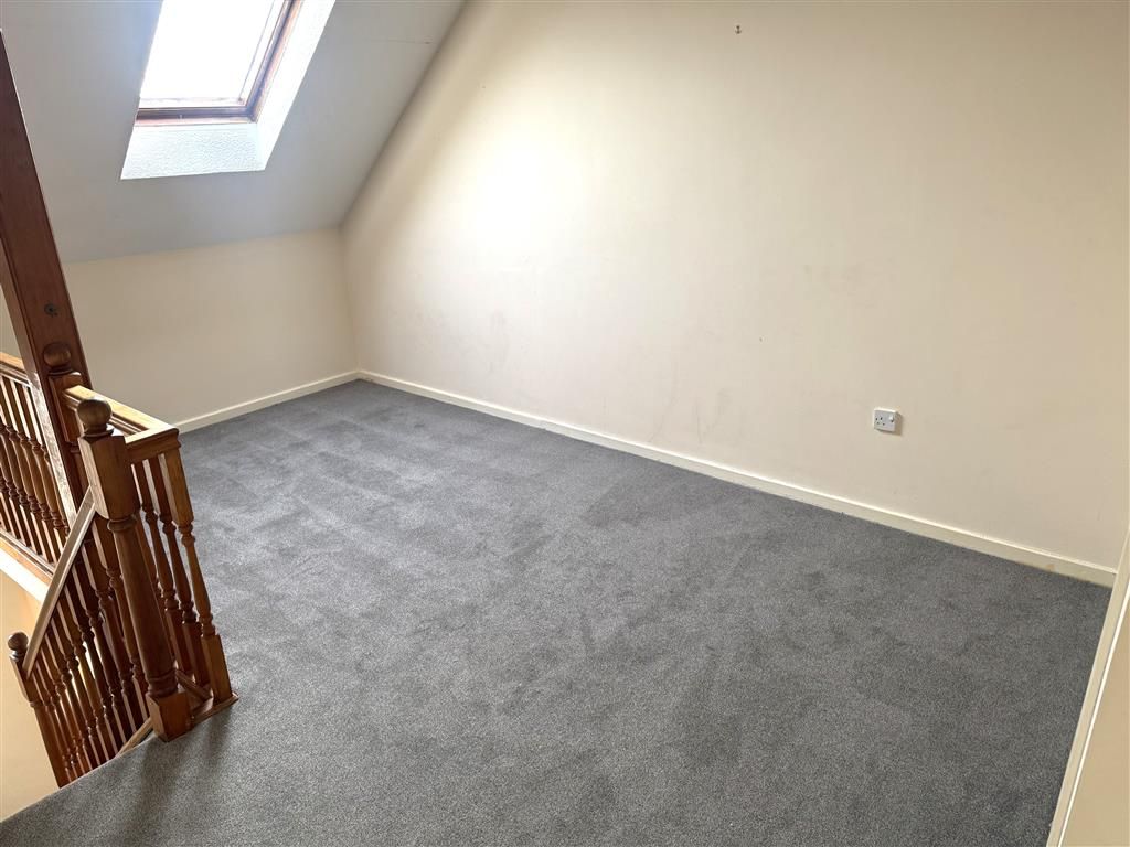 Property photo 2 of 5 Bedroom