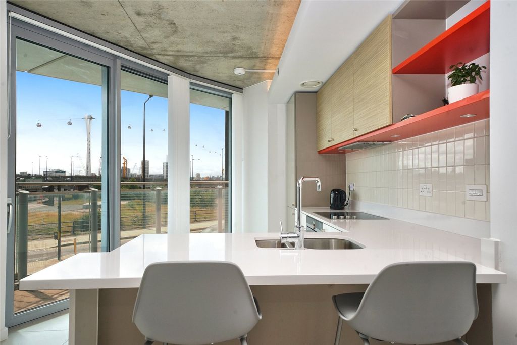 Property photo 2 of 18 Kitchen