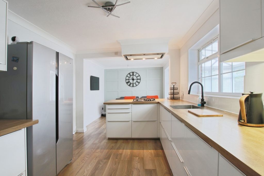 Property photo 3 of 18 4321884