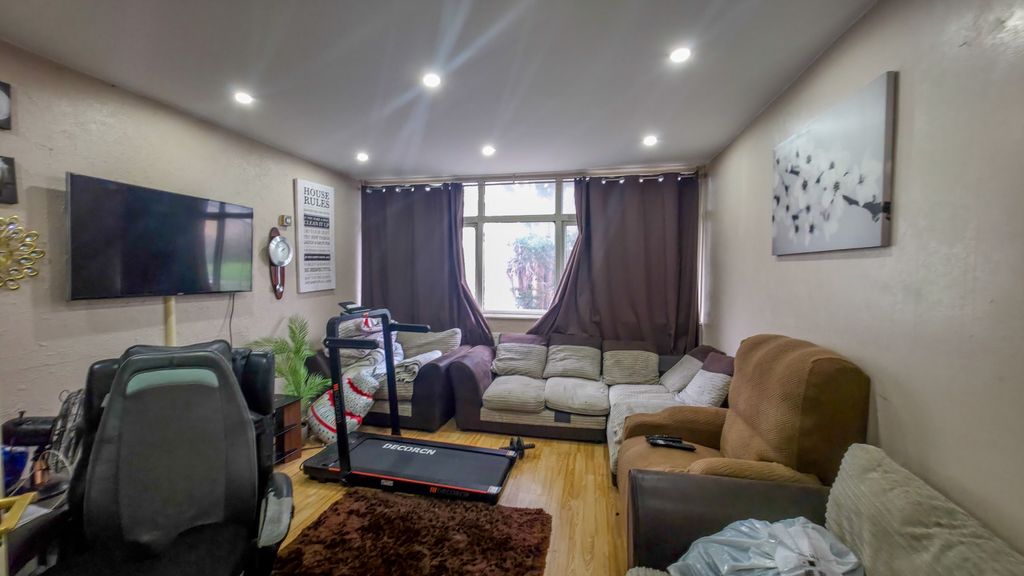 Property photo 3 of 21 20251217_102458