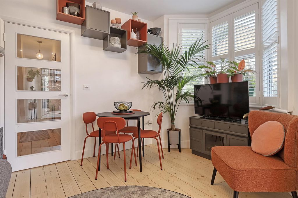 Property photo 2 of 22 18