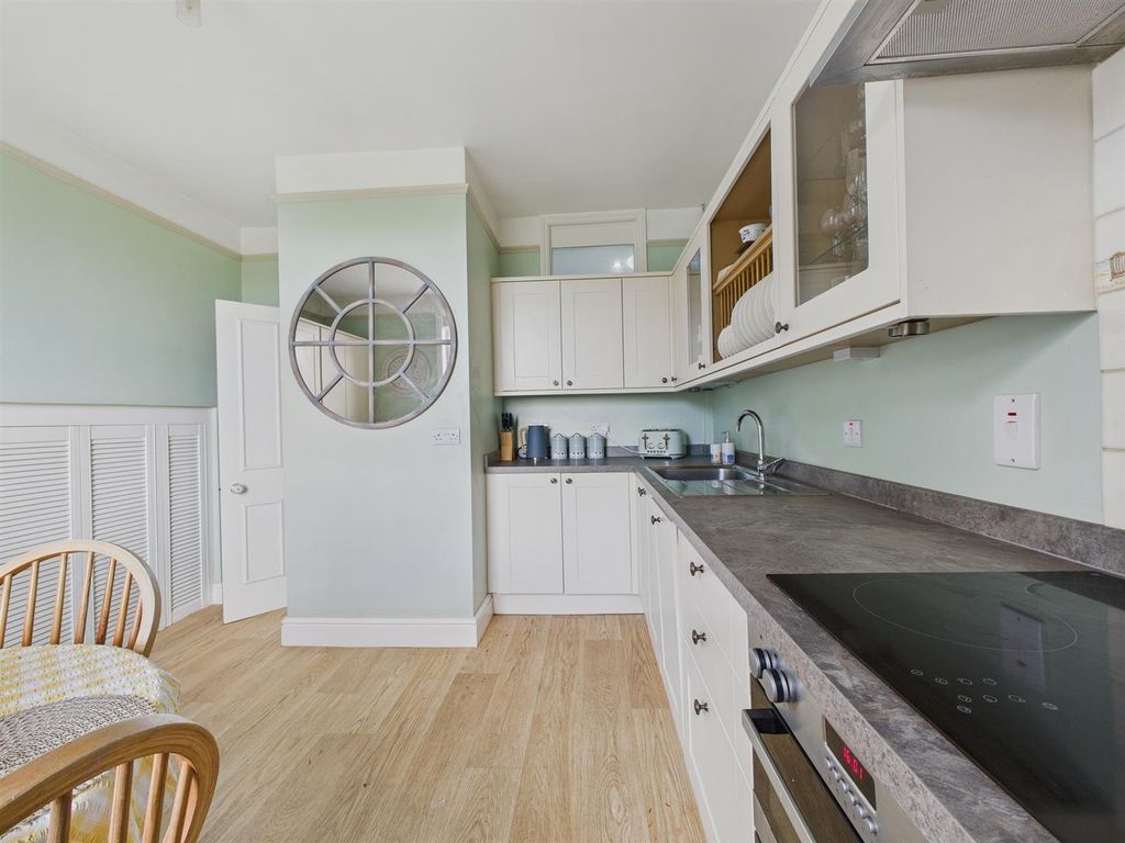 Property photo 3 of 19 Cam03972G0-Pr0140-Still020.Jpg