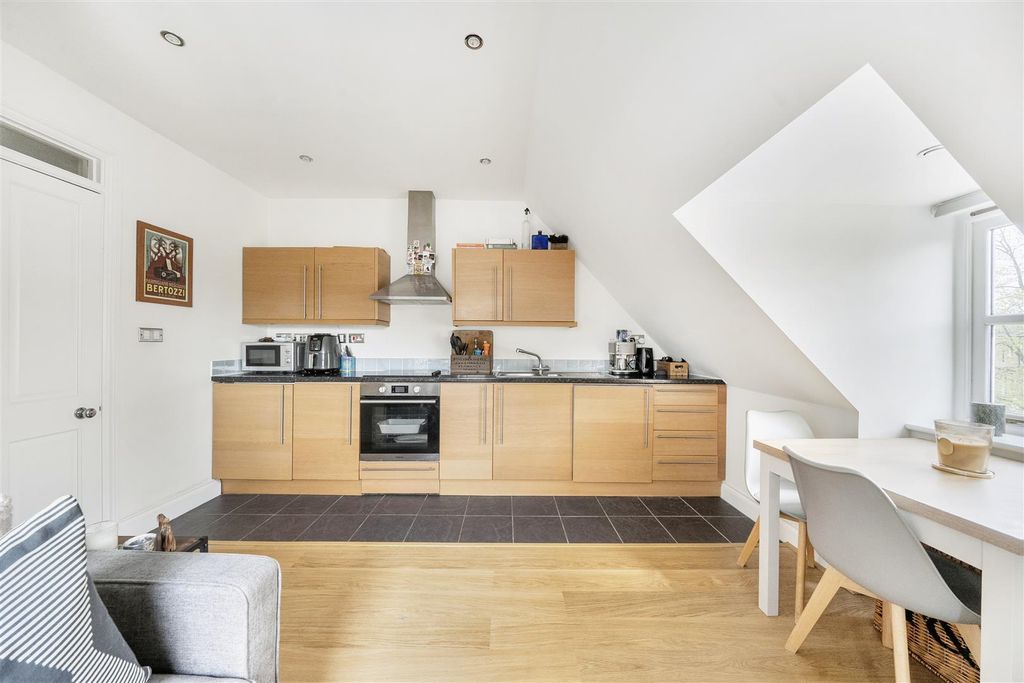 Property photo 3 of 14 1429625-4-69Df5B2F665E9.Jpg