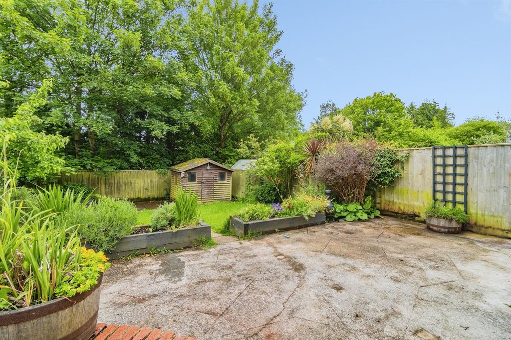 Property photo 2 of 20
