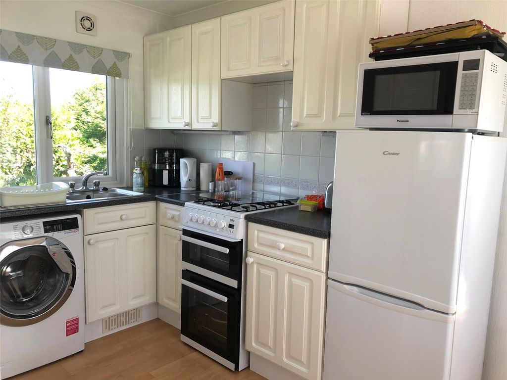 Property photo 3 of 11 Kitchen