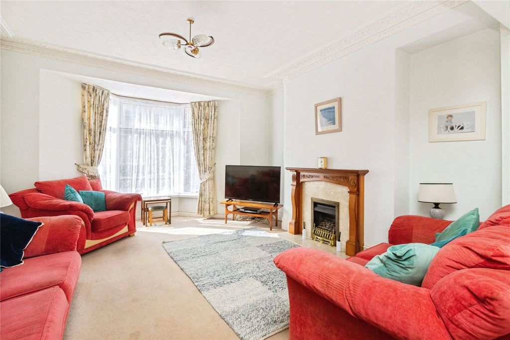 Property photo 2 of 21 Picture No. 27