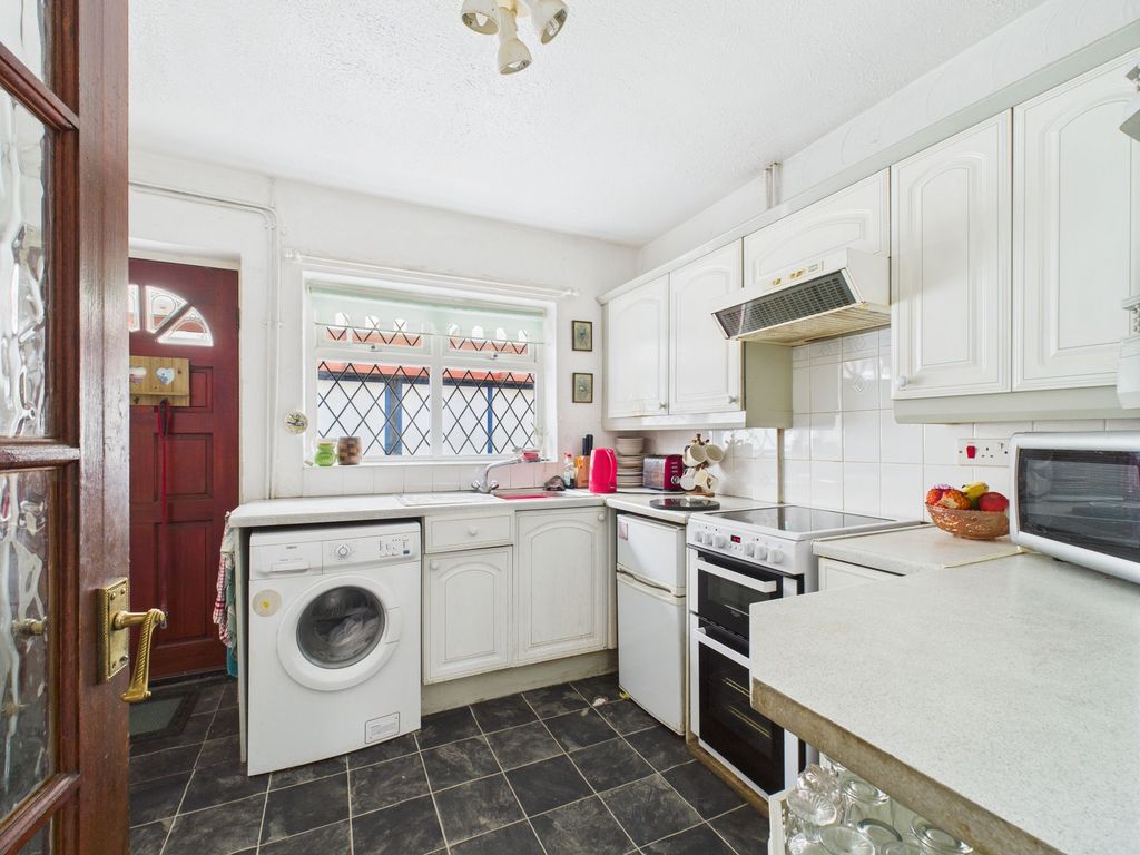 Property photo 3 of 20 Kitchen