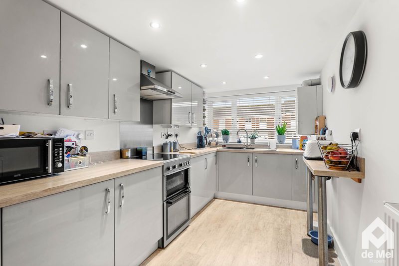 Property photo 3 of 11 Photo 6